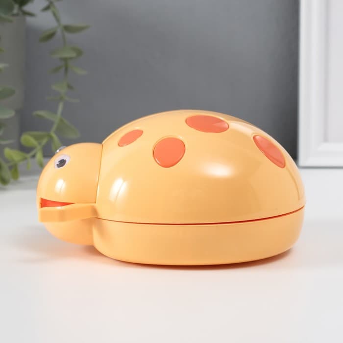 Шкатулка музыкальная механическая «Божья коровка», пластик, жёлтая, 12×15×8.5 см