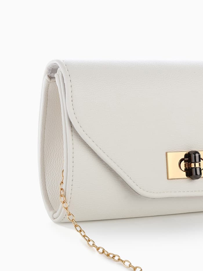 Сумка-клатч женская вечерняя на клапане, на золотистой цепочке, однотонная, белая
