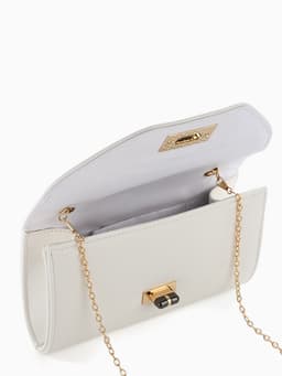 Сумка-клатч женская вечерняя на клапане, на золотистой цепочке, однотонная, белая
