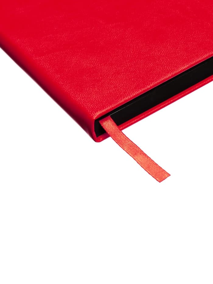 Ежедневник недатированный A5, 140 л, клетка, кожзам, на резинке, черный срез, Красный