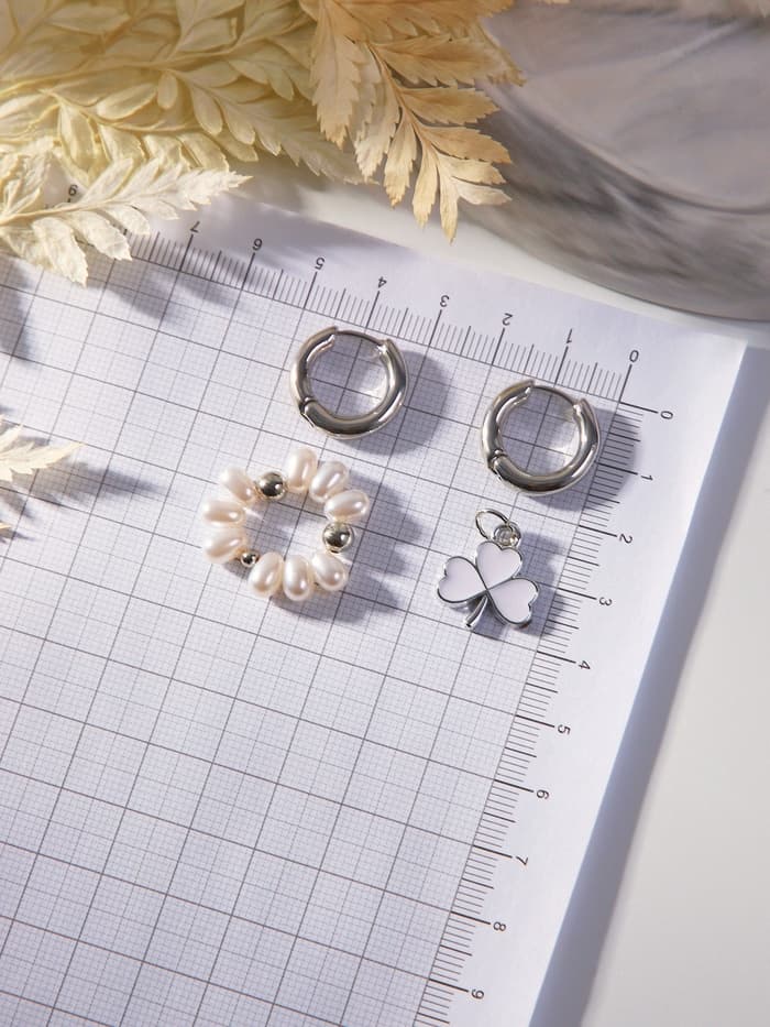 Серьги со съёмным элементом «Трансформер», клевер-сердце, бело-бежевые в серебре