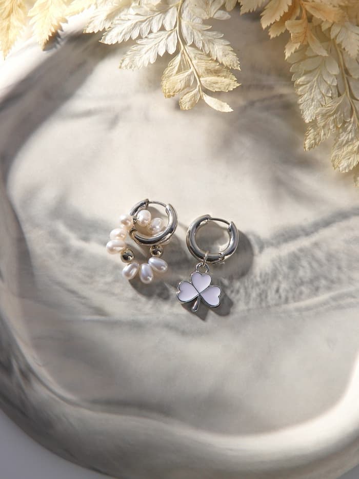 Серьги со съёмным элементом «Трансформер», клевер-сердце, бело-бежевые в серебре