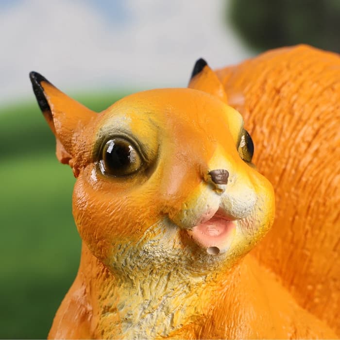 Садовая фигура из полистоуна «Белочка с орешком на пне», 25×12×23 см