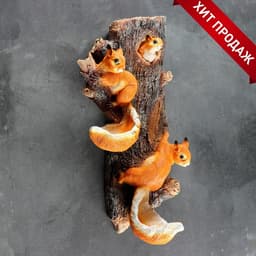 Садовая фигура из полистоуна «Навесные Белки поилки на дереве», подвесная, 60×33×17 см