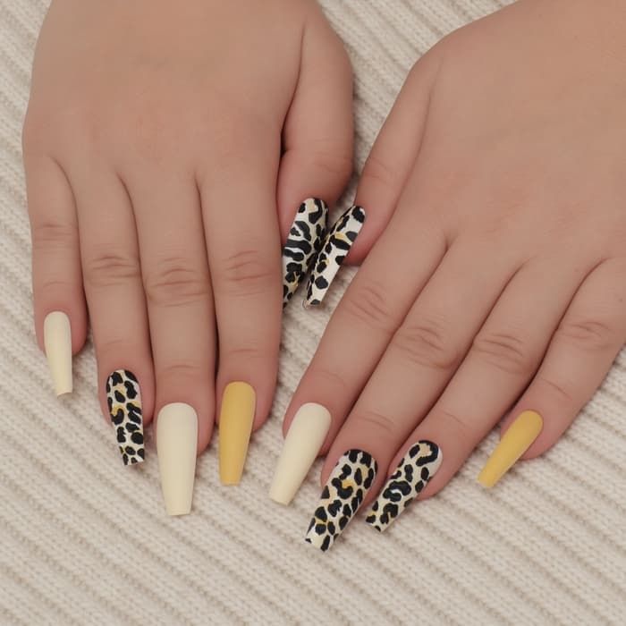 Накладные ногти «Леопард», 12 шт., с клеевыми пластинами, форма балерина, бежевые, чёрные