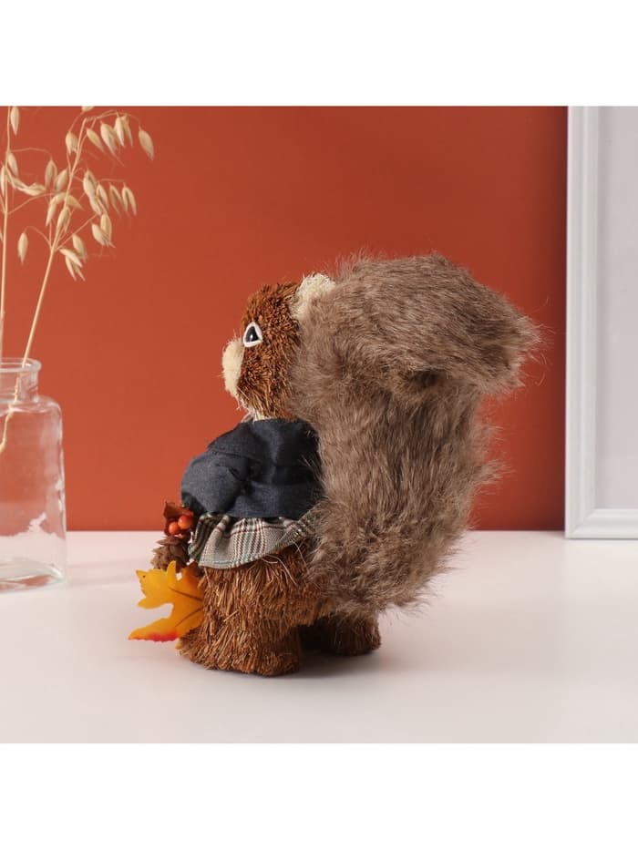 Фигурка «Бельчонок в пиджаке и бабочке, с осенним венком», 18×11×23 см