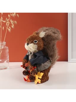 Фигурка «Бельчонок в пиджаке и бабочке, с осенним венком», 18×11×23 см