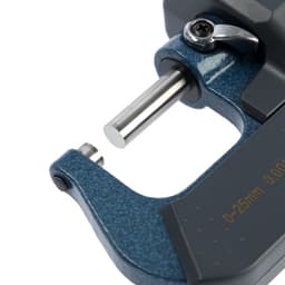 Микрометр электронный ТУНДРА, металлический, диапазон 0-25 мм, шаг измерения 0.001 мм