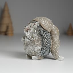 Фигурка полистоун «Ёжик с серебристой ёлочкой в длинном колпаке», 7×5×8 см