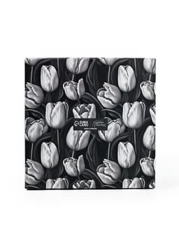 Коробка для цветов с вазой и пластиковыми окнами складная «Чёрно-белая эстетика», 23×30×23 см