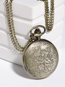Часы карманные «Волки», кварцевые, цепочка l-40 см, d=4.5 см, золотистые