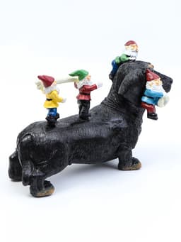 Садовая фигура из полистоуна «Такса с гномами», 20×9×15 см