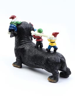 Садовая фигура из полистоуна «Такса с гномами», 20×9×15 см