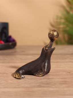 Сувенир «Тюлень с мячом», 7×4×7 см, бронза