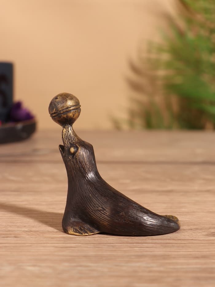 Сувенир «Тюлень с мячом», 7×4×7 см, бронза