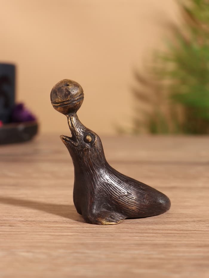 Сувенир «Тюлень с мячом», 7×4×7 см, бронза