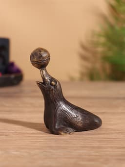 Сувенир «Тюлень с мячом», 7×4×7 см, бронза