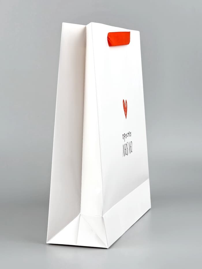 Пакет подарочный ламинированный «Люблю» 26×9×30 см