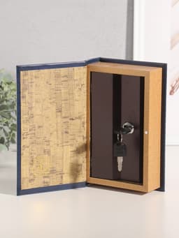 Шкатулка книга - сейф «Александр Дюма. Три мушкетёра», дерево, искусственная кожа, тиснение, 21×13×5 см