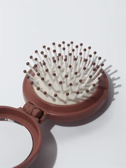 Расчёска массажная «Капибара», складная, с зеркалом, d=6.5 см, коричневая