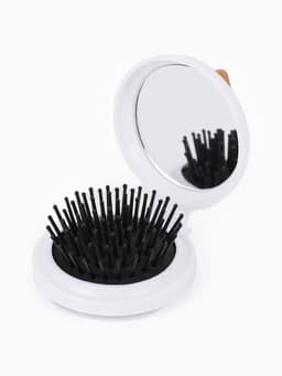 Расчёска массажная «Капибара», складная, с зеркалом, d=6.5 см, белая