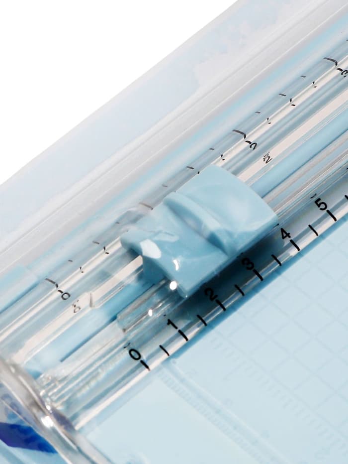 Резак для бумаги роликовый А5, до 3 листов, безопасное, голубой