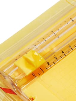 Резак для бумаги роликовый А5, до 3 листов, безопасное, желтый