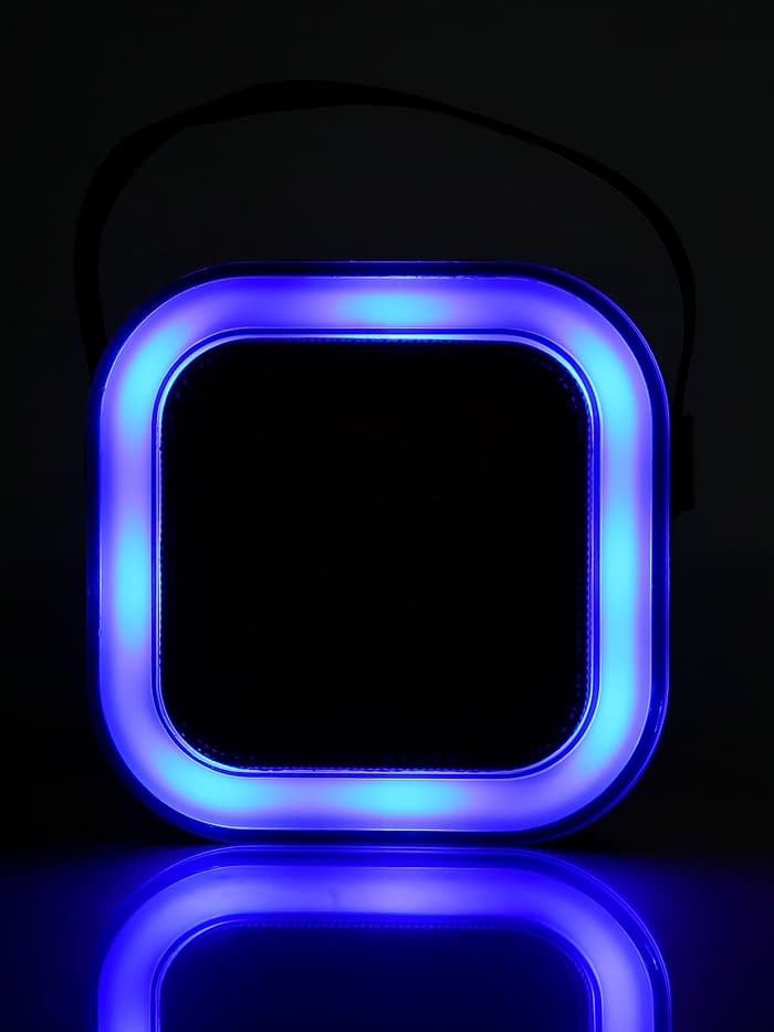 Караоке детское беспроводное ZABIAKA, 2 микрофона, bluetooth, 5 режимов подсветки, звуковые и световые эффекты, бежевое