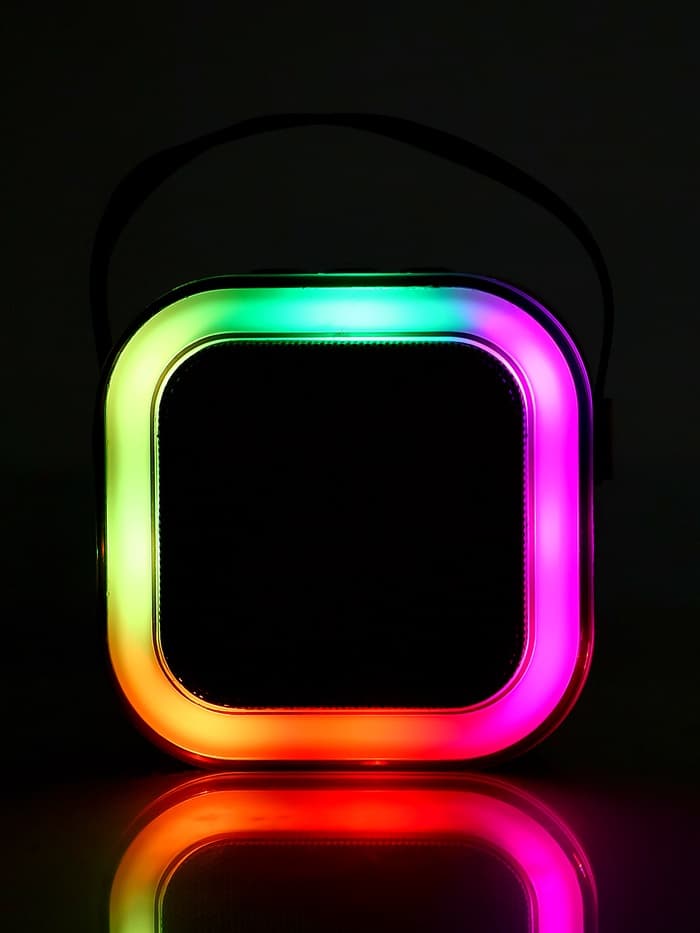 Караоке детское беспроводное ZABIAKA, 2 микрофона, bluetooth, 5 режимов подсветки, звуковые и световые эффекты, бежевое