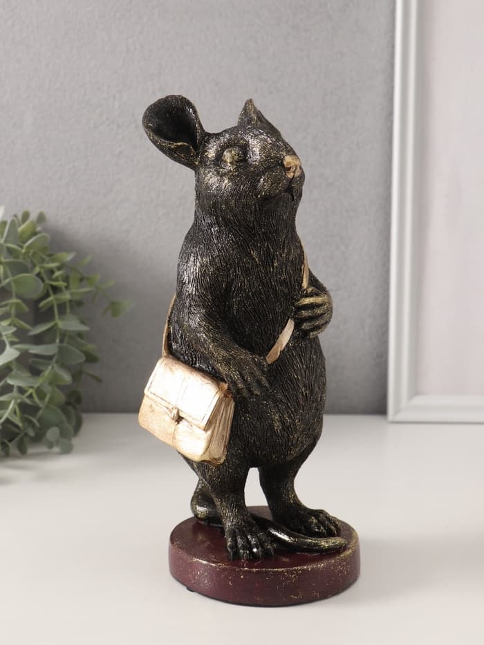 Фигурка полистоун «Мышонок-почтальон с сумкой через плечо», 10.5×12.5×27.5 см