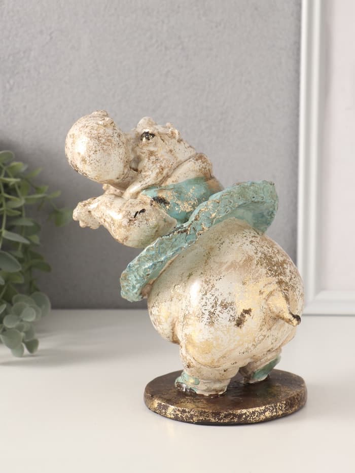 Фигурка полистоун «Бегемотик в пачке», 11×14.5×18 см