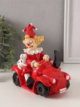 Копилка для денег «Клоун с пёсиком в автомобиле», полистоун, красно-белый, 14.5×9.5×15 см