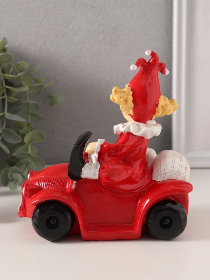 Копилка для денег «Клоун с пёсиком в автомобиле», полистоун, красно-белый, 14.5×9.5×15 см