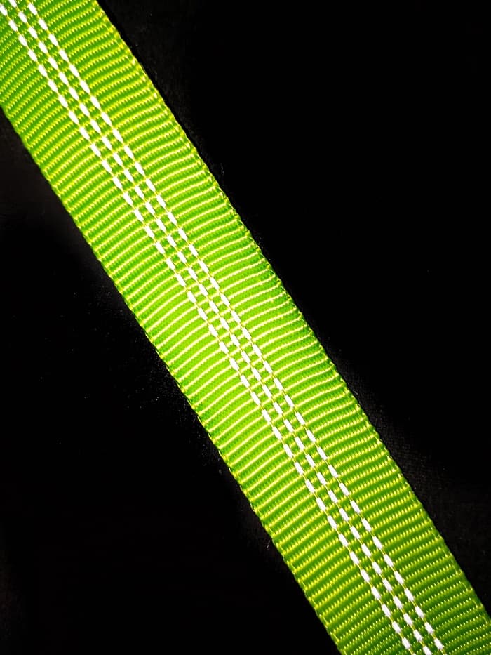 Ремень - поводок безопасности для собак, 50-70×2.5 см, амортизирующий, зелёный