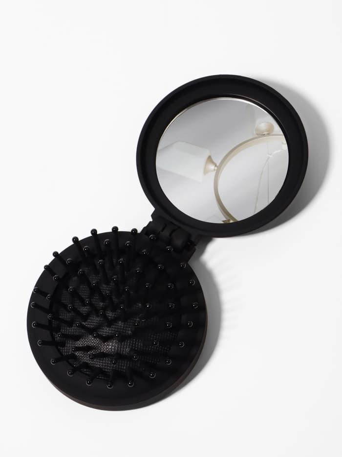 Расчёска массажная «Классика», складная, с зеркалом, 7×2.5 см, матовая, чёрная