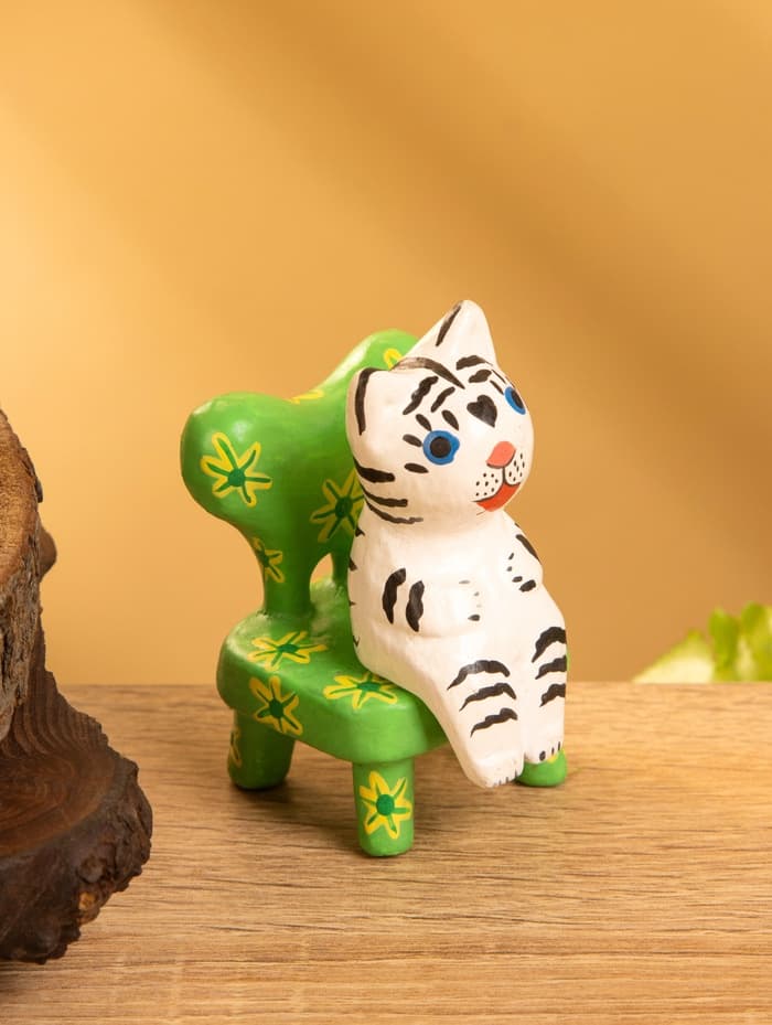 Сувенир «Белый тигренок на стуле», 4×5.5×7.5 см, дерево