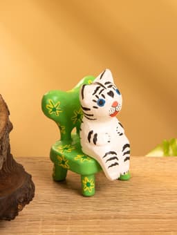 Сувенир «Белый тигренок на стуле», 4×5.5×7.5 см, дерево