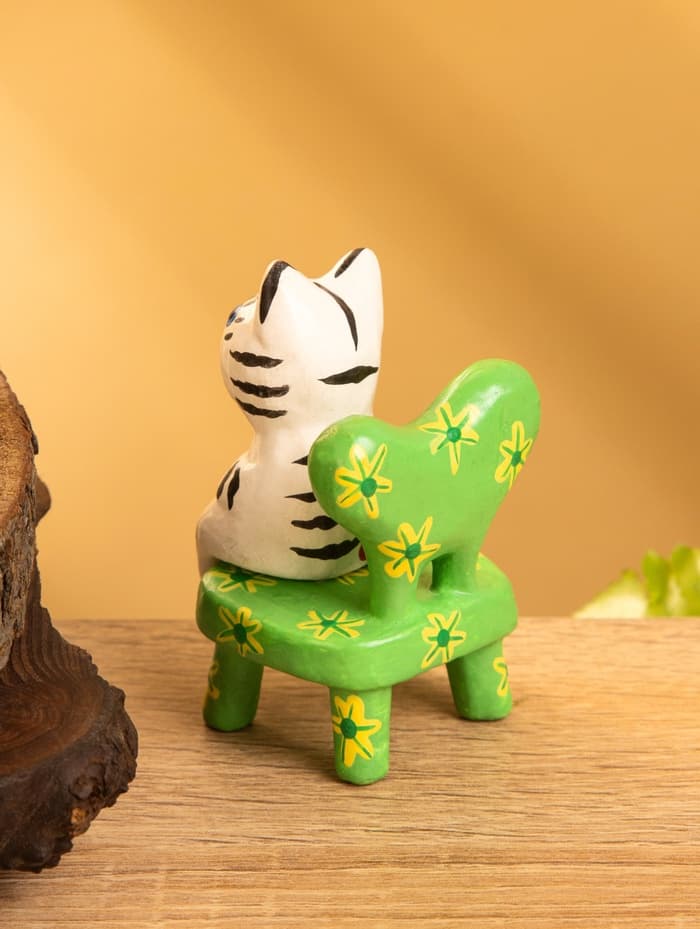 Сувенир «Белый тигренок на стуле», 4×5.5×7.5 см, дерево