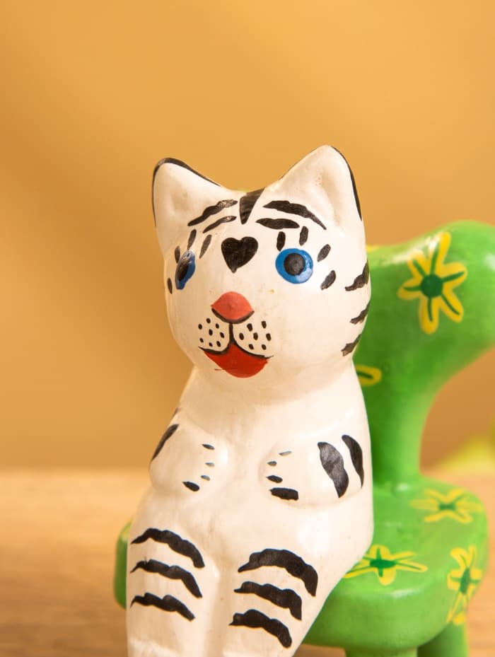 Сувенир «Белый тигренок на стуле», 4×5.5×7.5 см, дерево