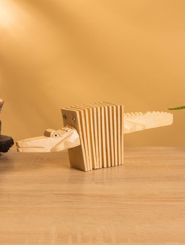 Сувенирный музыкальный инструмент трещотка «Ящерица», 25×8×4 см