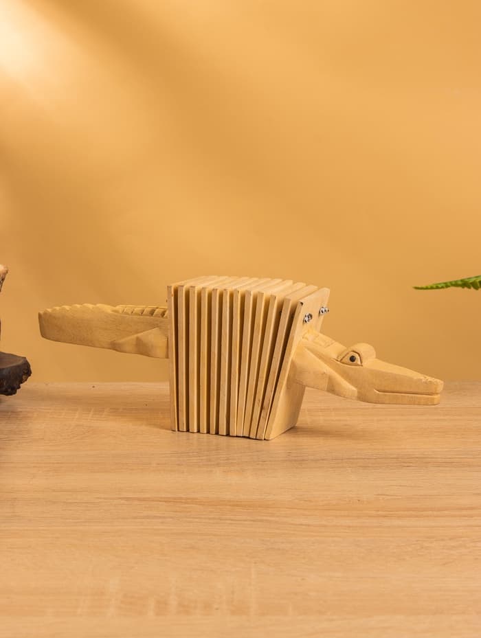 Сувенирный музыкальный инструмент трещотка «Ящерица», 25×8×4 см