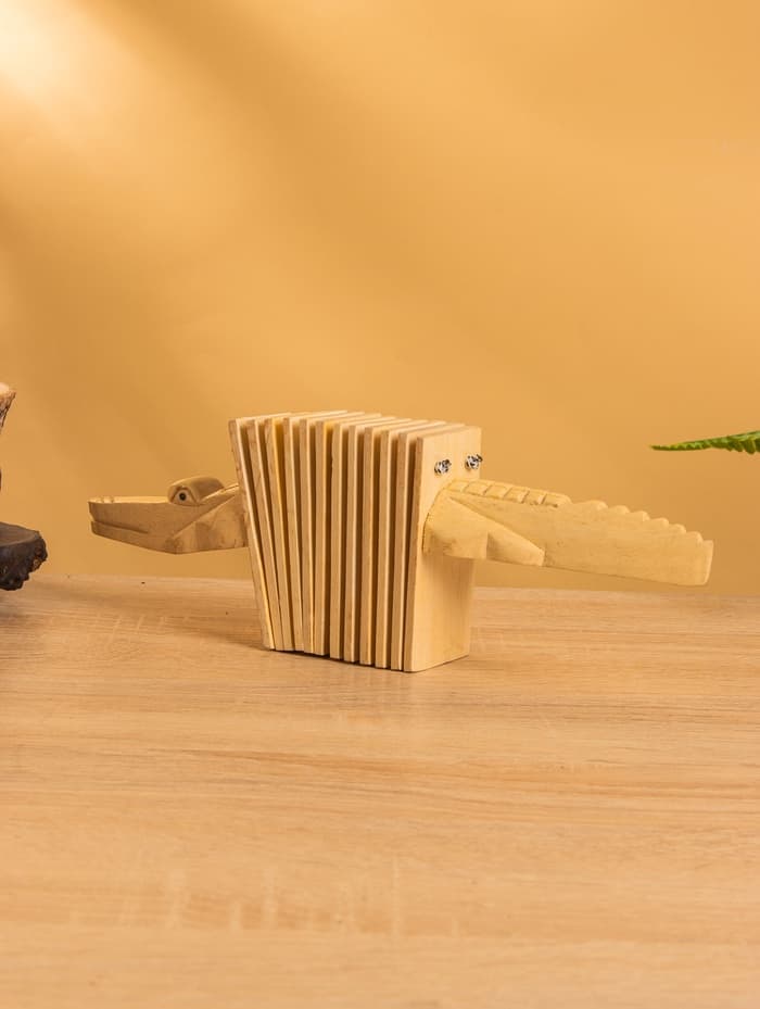 Сувенирный музыкальный инструмент трещотка «Ящерица», 25×8×4 см