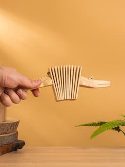 Сувенирный музыкальный инструмент трещотка «Ящерица», 25×8×4 см