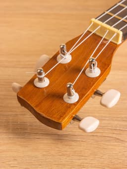 Сувенирный музыкальный инструмент Укулеле «Туземец», 55 см, махагон, дерево