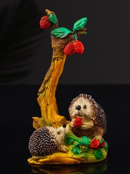 Фигурка полистоун «Ёжики под малиновым деревом», 12.5×6.3×4.3 см