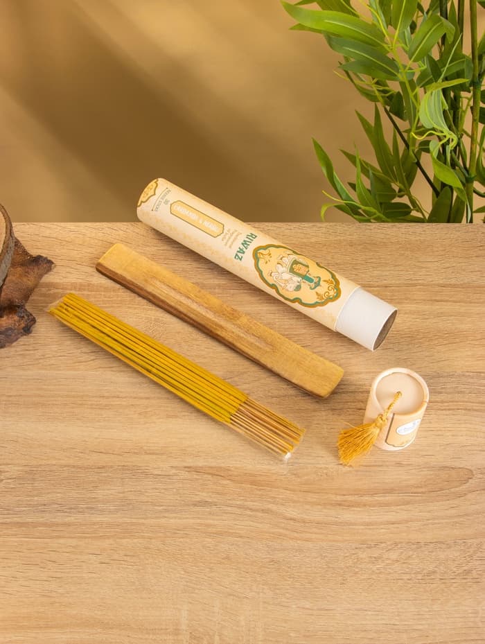 Благовония в тубусе «Кардамон и Нероли», 30 штук с деревянной подставкой