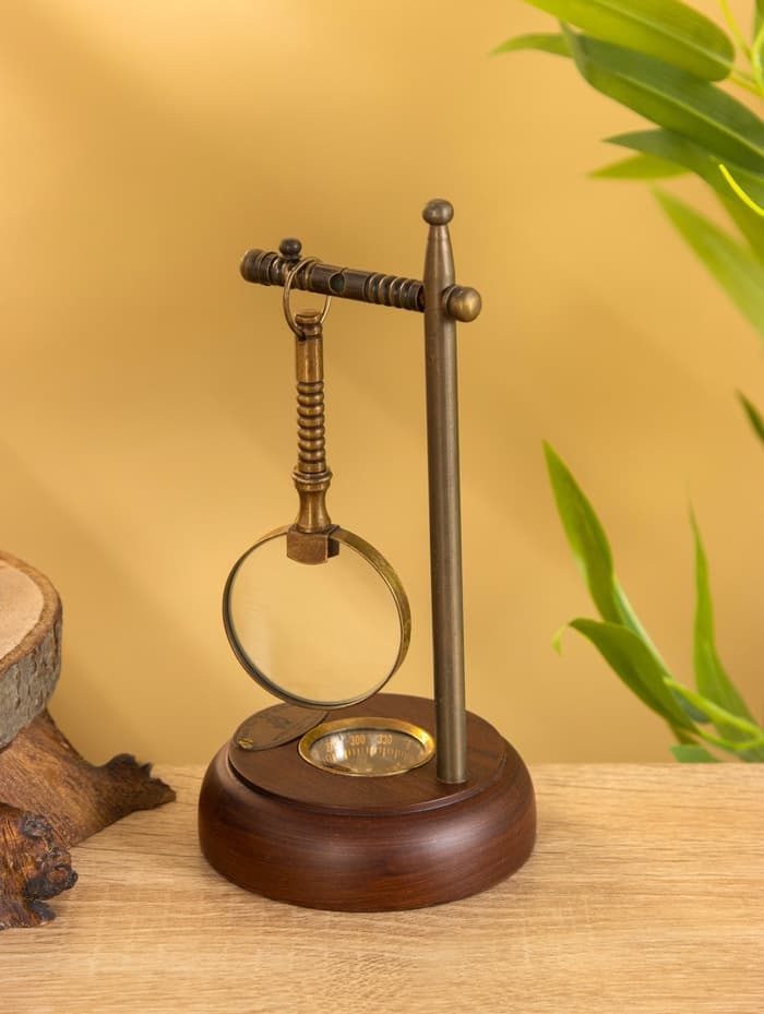 Лупа с подставкой, 9×9×17 см