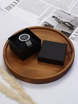 Коробочка подарочная для часов, 9×8×5 см, подушечка 8×7.5×4.5 см, чёрная, с чёрной вставкой