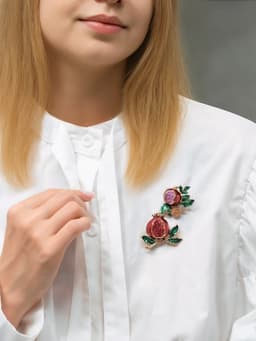 Брошь «Гранат», с цветком, со стразами, цветная в золоте