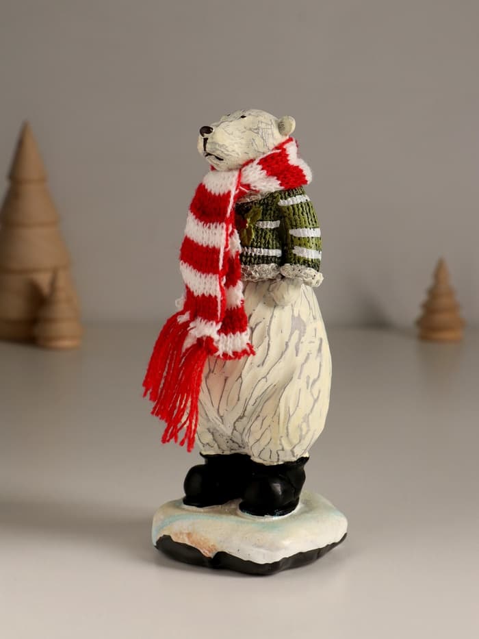 Фигурка полистоун «Медведь в полосатом свитере и шарфе», 7×6.5×16 см, МИКС